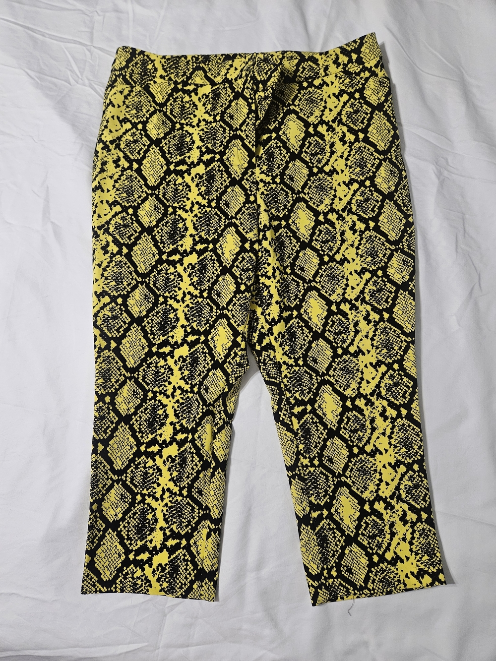 New York & Company Yellow Snake-Print Cropped Wide-Leg Pants - Picture 3 of 10